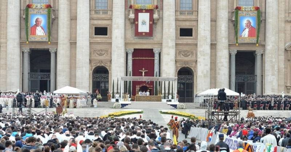 La Iglesia debe replantearse los criterios y los plazos para canonizar a los papas?