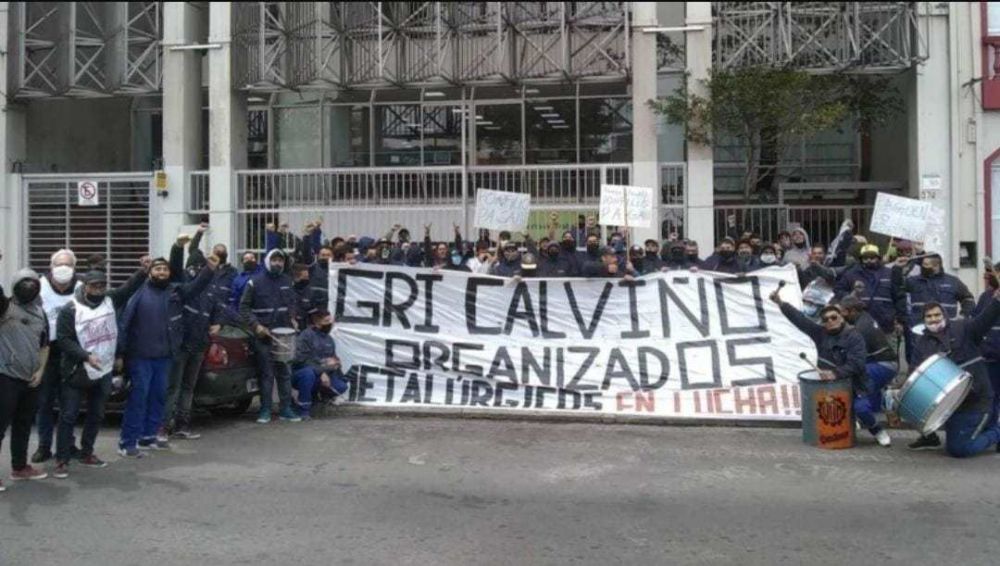 Varela: Metalúrgicos de Gri Calviño marcharon desde Puente Pueyrredón hasta la Cámara Patronal de Energía Eólica y el Congreso