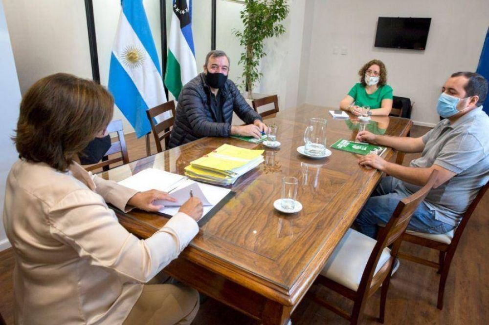 Gobernadora de Rio Negro firmó el pase a planta permanente de 701 trabajadores públicos