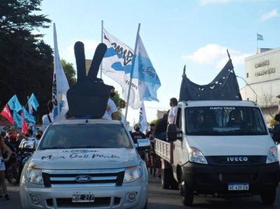 Peronistas marplatenses en una concurrida caravana en el D�a de la Militancia