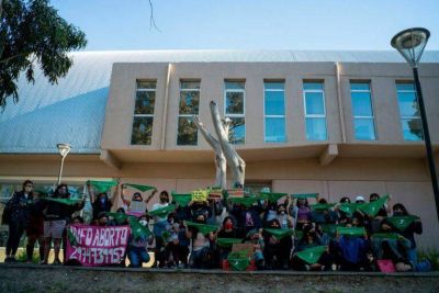 Agrupaciones por el derecho al aborto rechazan el proyecto de Fernández