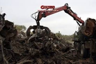 Reciclaron 50 toneladas de chatarra y fabrican baldosas con pl�sticos