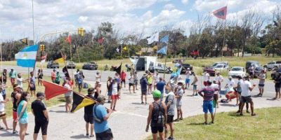 Guardavidas marplatenses entregaron petitorio en Chapadmalal a Alberto Fern�ndez, en reclamo de mejoras salariales
