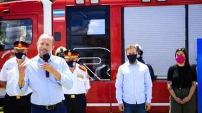 Insaurralde particip� en la condecoraci�n de los Bomberos Voluntarios de Lomas de Zamora
