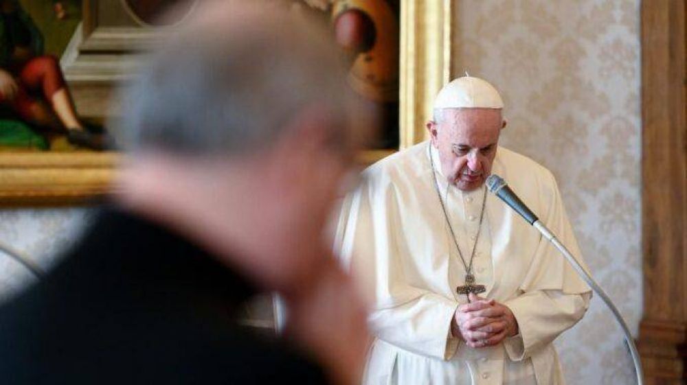 La Iglesia no es un mercado, es la obra del Espritu Santo, dice el papa Francisco