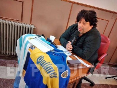 Tras el minuto de silencio por Maradona, Sanchez se retir� emocionado del recinto