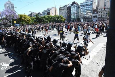 Nación denunció al gobierno porteño por la represión en el velatorio de Maradona