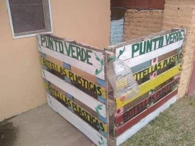 Al lado de su negocio instal� un punto verde para recolectar residuos del Cremonte