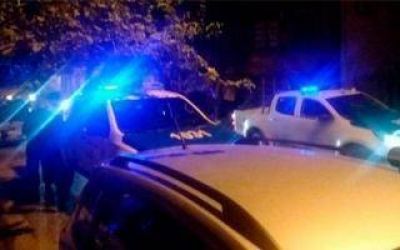 Otra vez una fiesta clandestina en La Plata: Hubo una batalla campal entre los asistentes y la polic�a