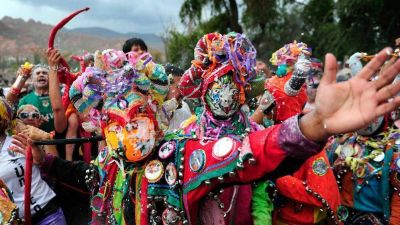 Carnaval 2021: Morales autoriz� lo impensado: desentierro del Pujllay con 20 personas