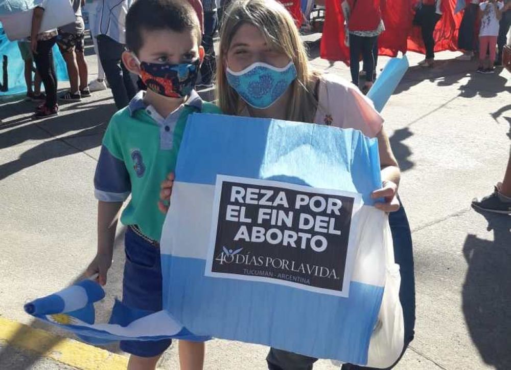 Miles de tucumanos marcharon contra la ley del aborto