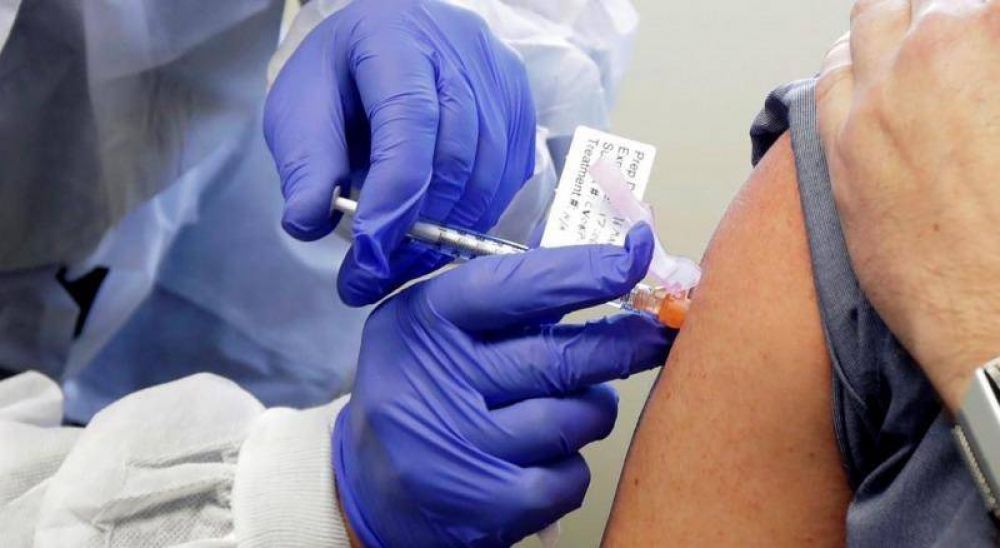 Coronavirus: la Provincia planea vacunar a docentes antes de marzo para garantizar el inicio de clases