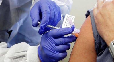 Coronavirus: la Provincia planea vacunar a docentes antes de marzo para garantizar el inicio de clases