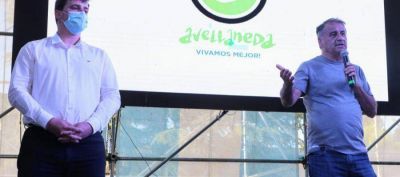 El intendente Alejo Chornobroff y Edgardo Depetri entregaron subsidios a clubes de barrio de Avellaneda
