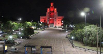 El Municipio se tiñó de rojo por el Día Mundial de la Lucha contra el Sida