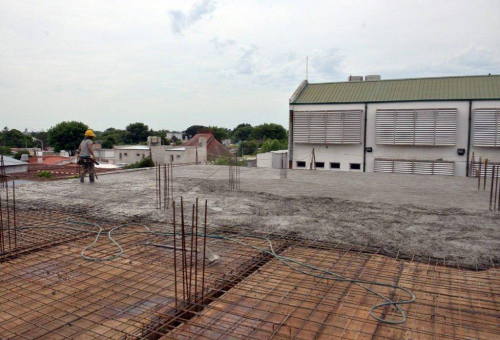 Despu�s de a�os de contar con aulas de chapa, avanzan las obras en la Escuela Secundaria 2 de Villa Italia