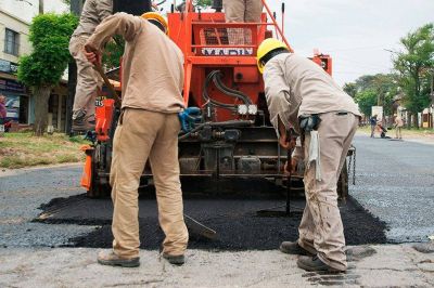 Licitaron 300 mts2 de bacheo para las calles geselinas y confirman que arreglar�n las arterias en mal estado