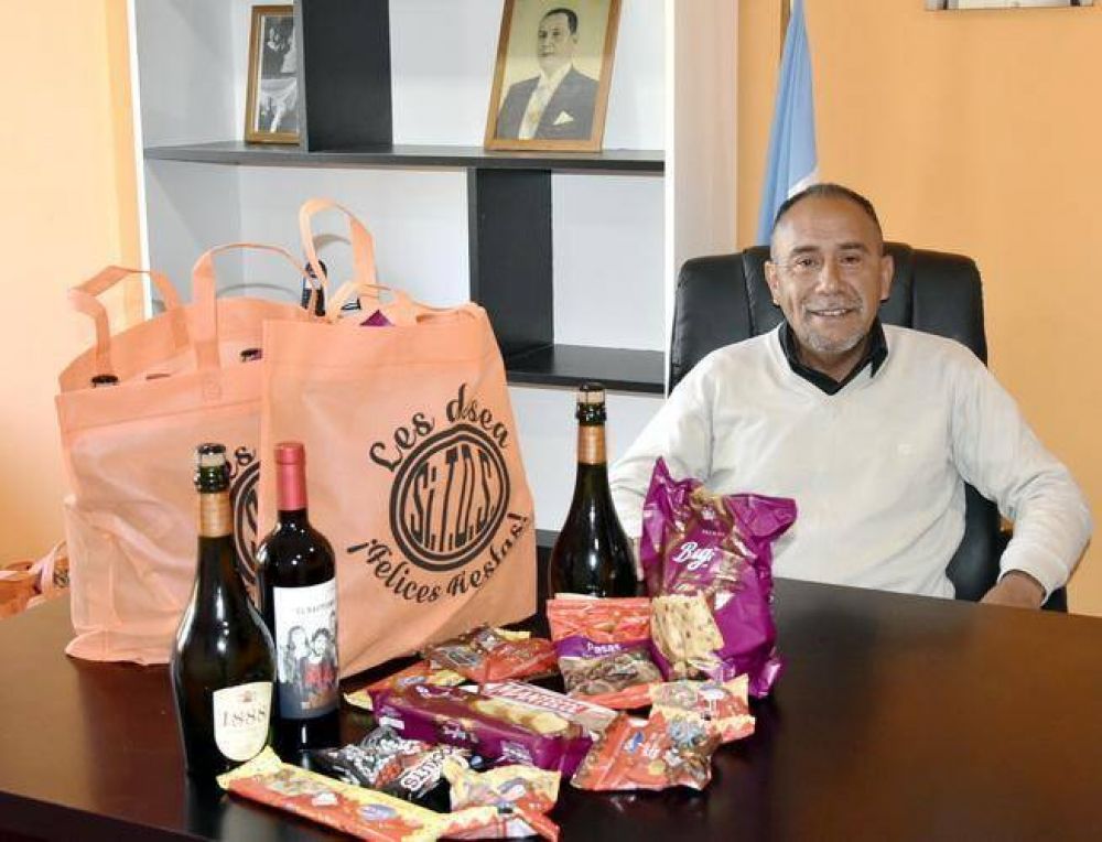 Trabajadores de Obras Sanitarias comenzaron a recibir bolsas navideas de Sitos