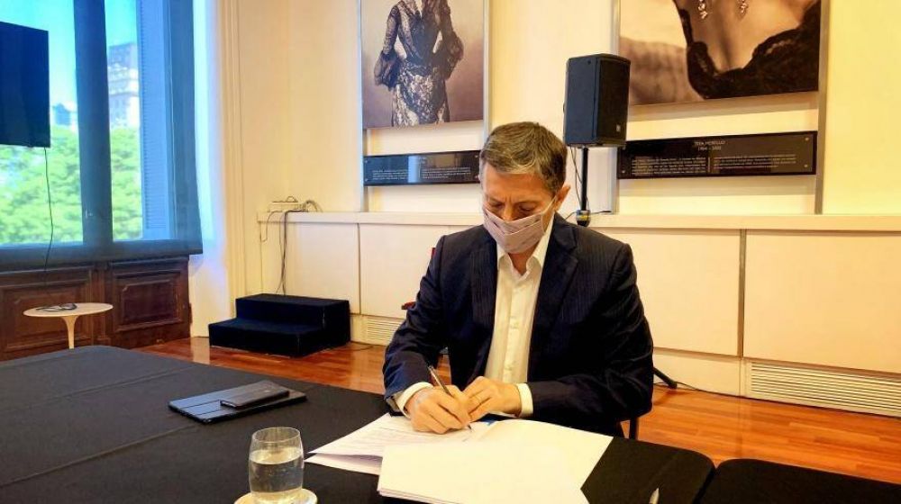 Intendente Gray firm un convenio de modernizacin digital con Santiago Cafiero