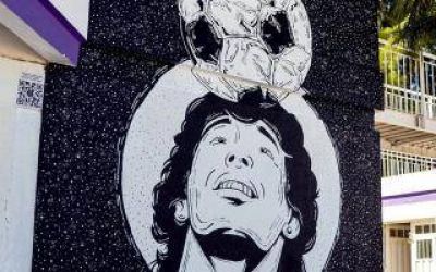 Maradona eterno: Siguen los homenajes en la Provincia con renombramientos de plazas, polideportivos y murales