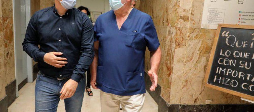 El intendente Chornobroff junto al ministro Costa presentaron el Ciclo Arte que cura en el Hospital Pern