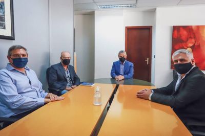 El intendente Santill�n se reuni� con Ferraresi, quien anticip� �una fuerte inversi�n en viviendas�