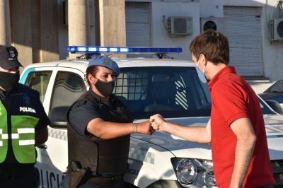 El Municipio de Mor�n entreg� 5 nuevos patrulleros a la Polic�a Bonaerense