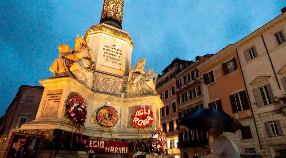 Inmaculada Concepci�n: El Papa acude por sorpresa a rezar a la Virgen en Plaza de Espa�a