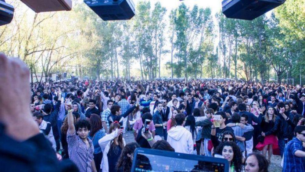 Responsables de boliches de la regi�n insisten con la habilitaci�n de esos espacios