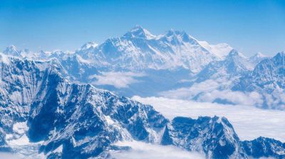 El monte Everest sigue creciendo y es casi un metro m�s alto de lo que se cre�a