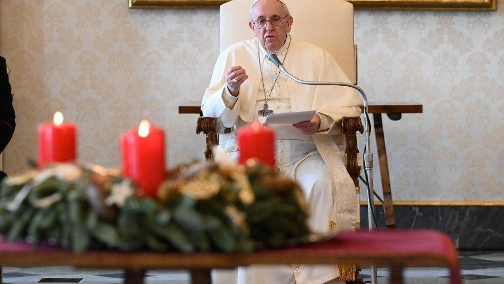 Orar es estar en espera: hoy o ma�ana, Dios responder�. Catequesis del Papa