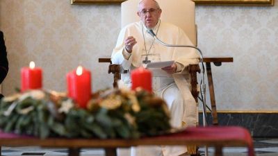 Orar es estar en espera: hoy o ma�ana, Dios responder�. Catequesis del Papa