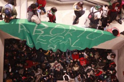 La Campa�a Nacional por el aborto convoc� a una vigilia frente al Patio Olmos