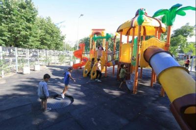 Coronavirus: Volvieron los juegos de plaza a Esteban Echeverr�a