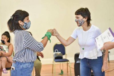 Mayra entreg� certificados a multiplicadoras territoriales de g�nero