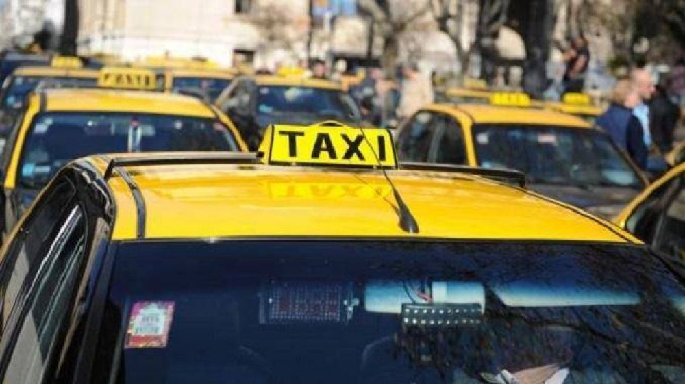 Taxis: el aumento de la tarifa podría llegar a $97,50