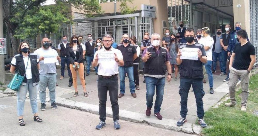 Empleados de la Aduana Campana se manifestaron contra los despedidos