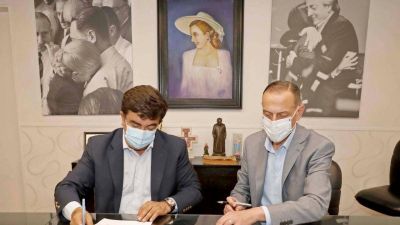 Intendente Gray firm� convenios con el Administrador Gral. de Vialidad