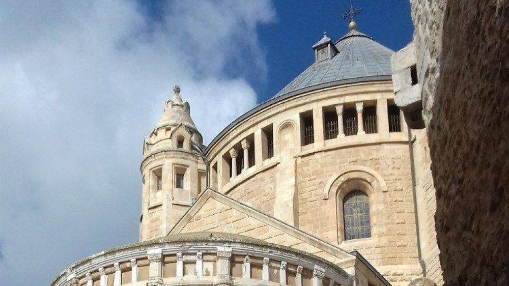 El Papa: cuando se quiere expulsar a Dios de la sociedad, se acaba por adorar �dolos