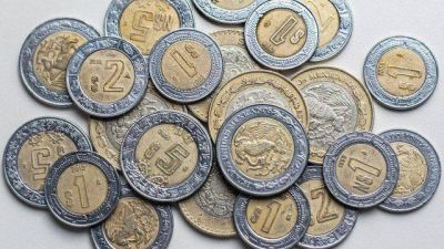 Moneda y bolsa M�xico caen atentos a est�mulo EEUU, pesa regreso a cuarentena en la capital