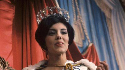 Un colectivo de la l�nea 110 atropell� a la primera Miss Mundo que tuvo la Argentina y qued� internada en grave estado