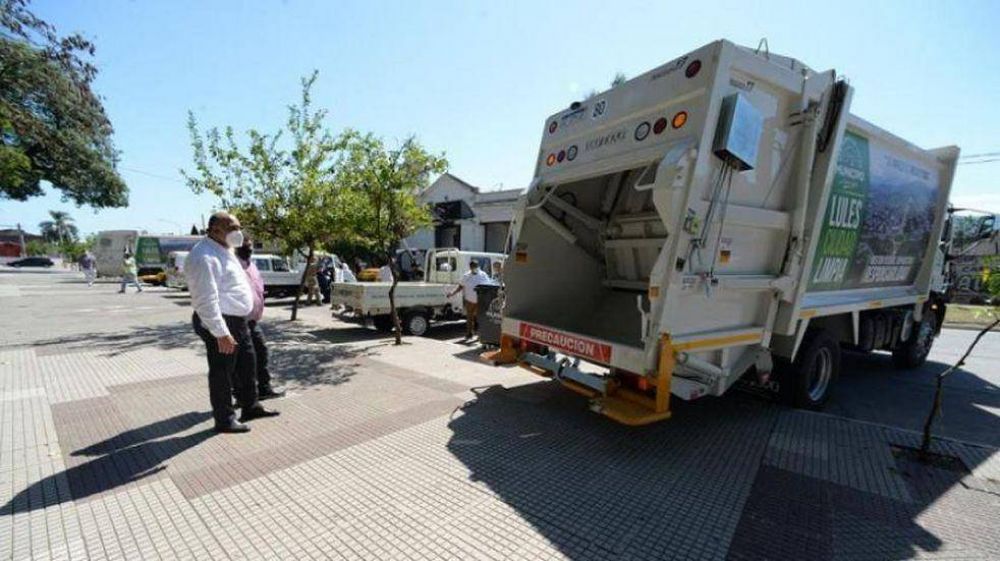 Lules: entregaron vehículos recolectores y compactadores de basura