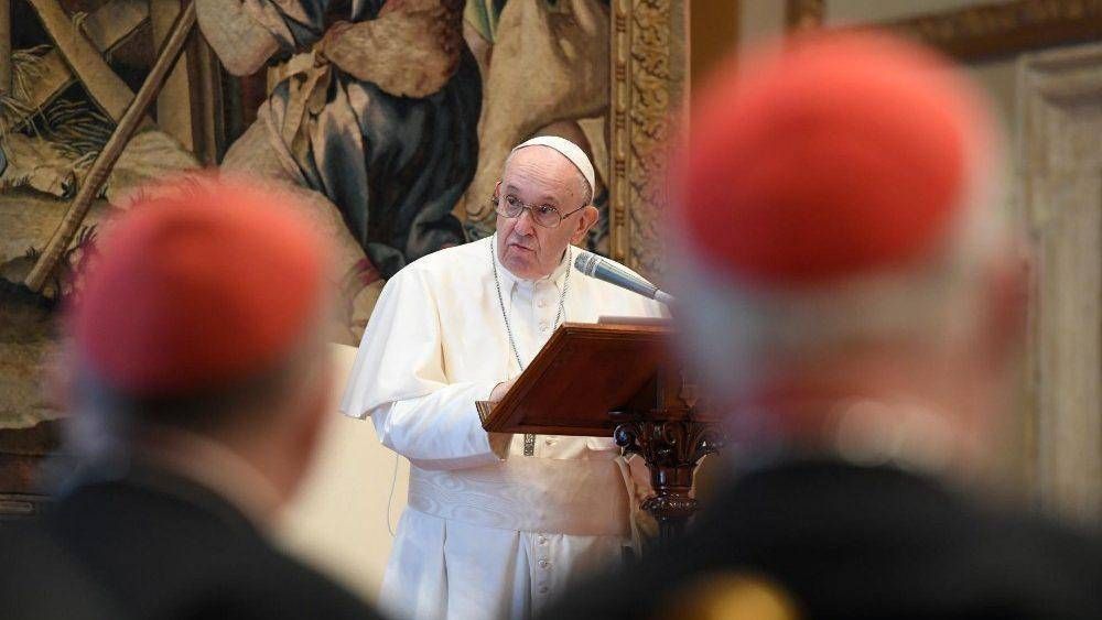 El Papa a la Curia: Somos siervos in�tiles en camino, no a los conflictos