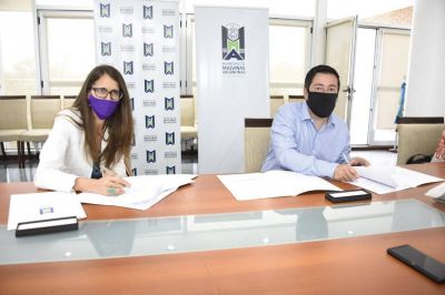 Leo Nardini firm� convenios en materia de G�nero y Diversidad con el Estado nacional