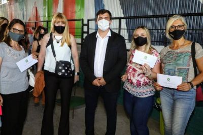 El Intendente Alejo Chornobroff entreg� subsidios a 38 instituciones educativas de Avellaneda