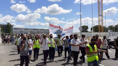 Tercerizados de Aerol�neas Argentinas reclaman el pago del aguinaldo y denuncian descuentos �ilegales�