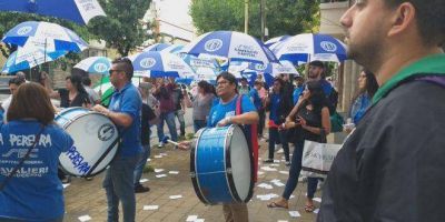 El SEC Capital, en estado de alerta y movilizaci�n por la negativa del Bapro a pagar un bono para trabajadores de Provincia NET