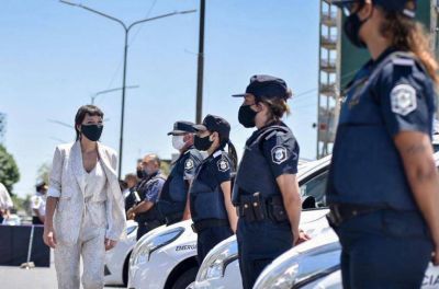 Mayra Mendoza entreg� 10 patrulleros a la Polic�a y 20 m�viles a la Patrulla Urbana