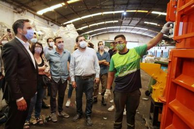 Cabandi� realiz� entrega de maquinaria para la gesti�n de residuos al municipio de San Mart�n