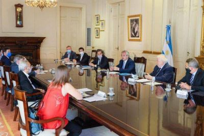 Satisfacci�n y cautela: el Gobierno celebra la llegada de la vacuna rusa pero le preocupa una segunda ola de coronavirus